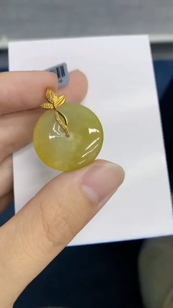 翡翠18K金镶嵌颈饰             8