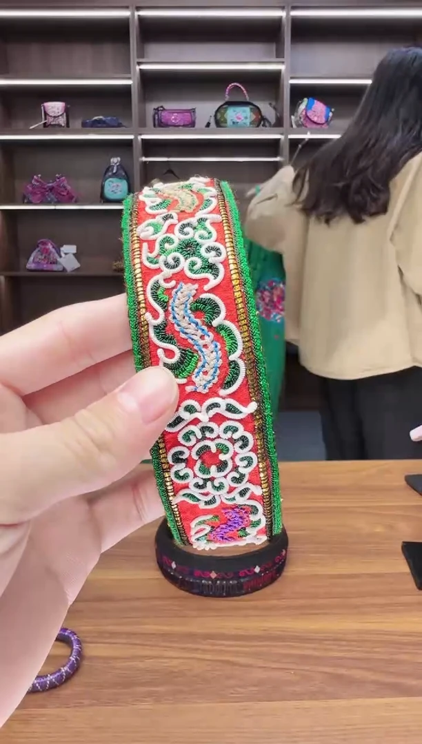 织绣A157蒙阿苏苗绣传承店