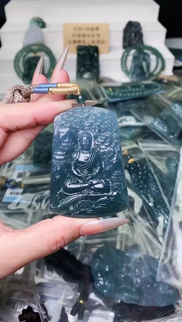 颈饰未镶嵌翡翠