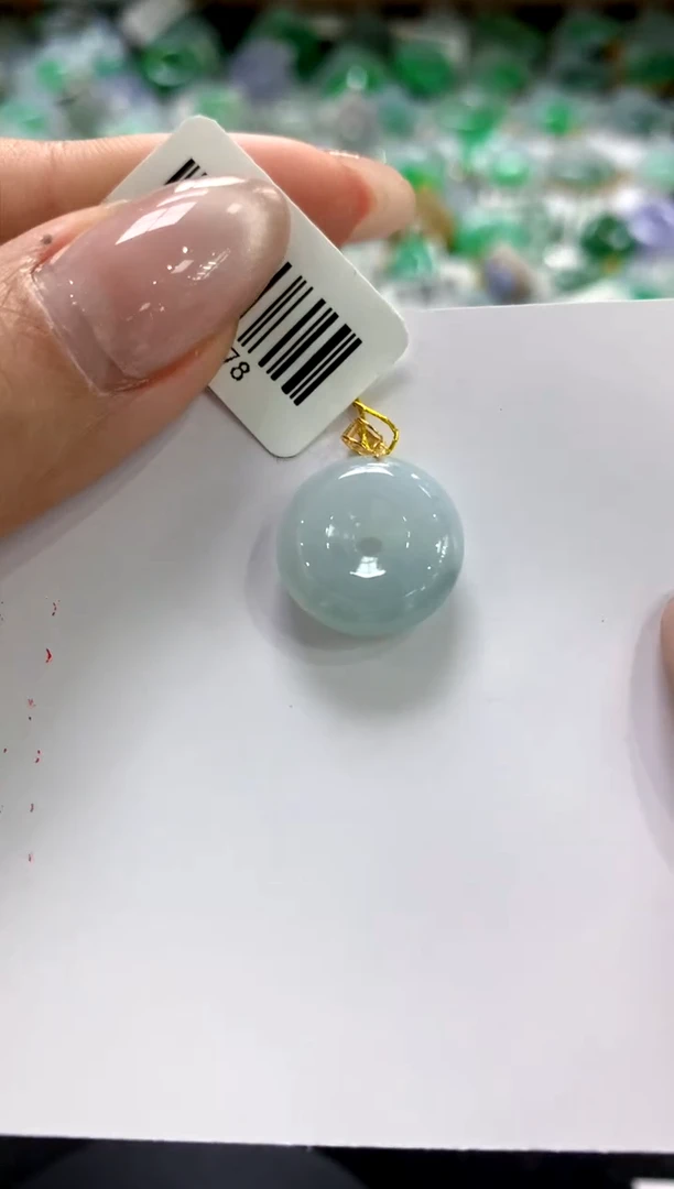 翡翠18K金镶嵌颈饰1111111111111111