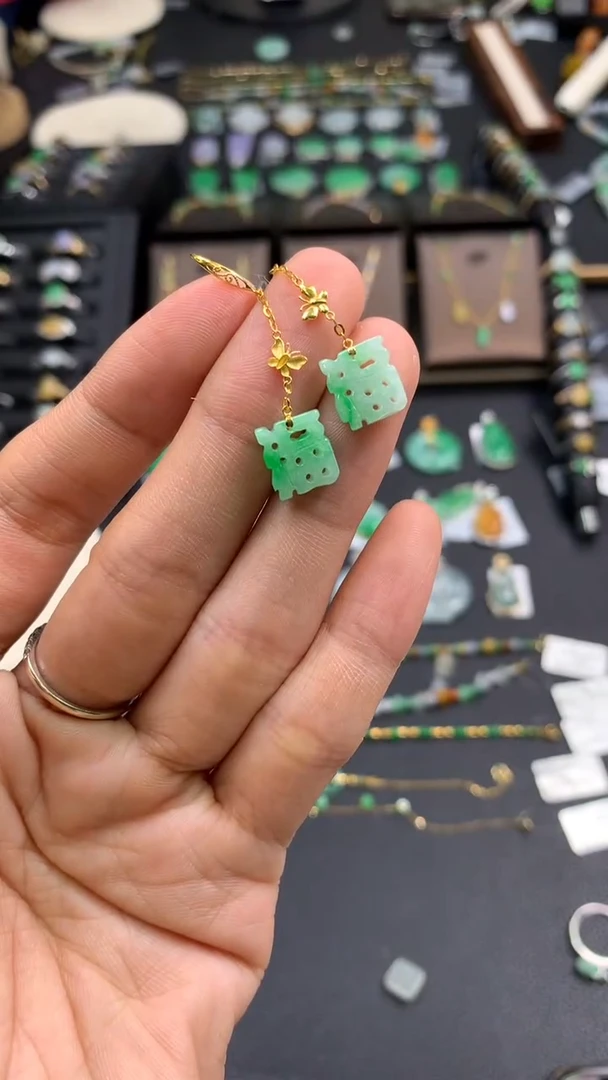 颈饰18K金镶嵌翡翠19377