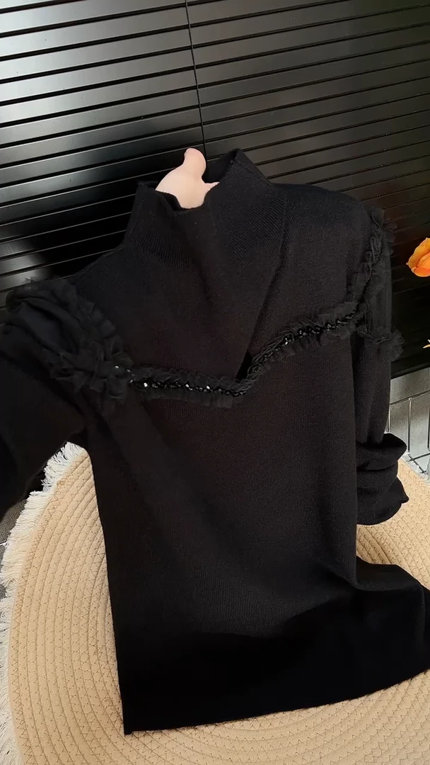 2025年秋冬新款设计感拼接长袖针织毛衣女温柔风时尚百搭打底上衣