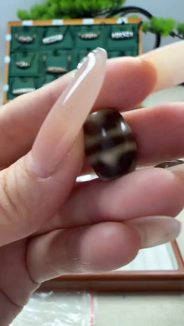 玛瑙/玉髓（覆膜）颈饰未镶嵌21微瑕随机发货