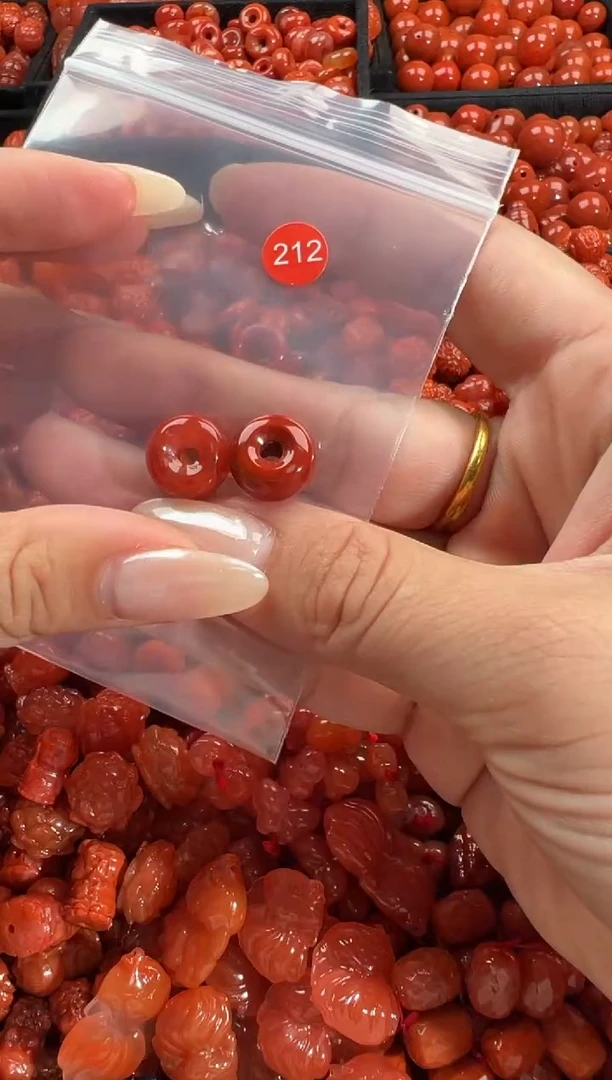 颈饰未镶嵌南红玛瑙1