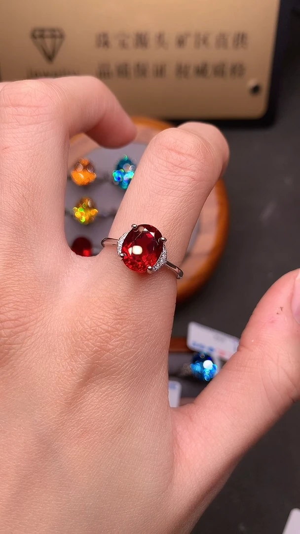 银S925镶嵌戒指红宝石......