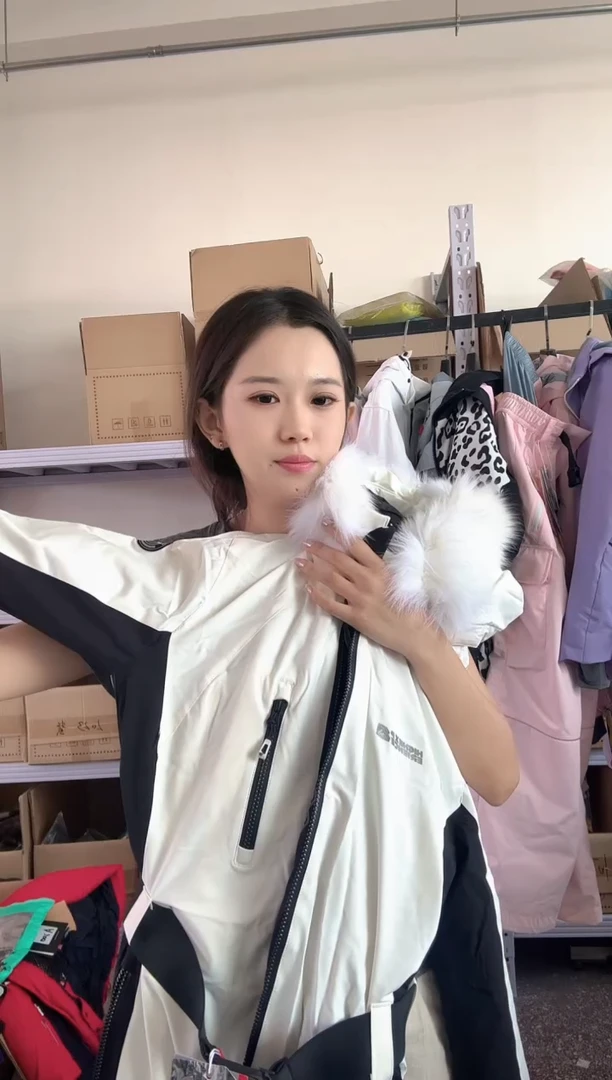 聚酯纤维1278  L带毛领白色修身连体服