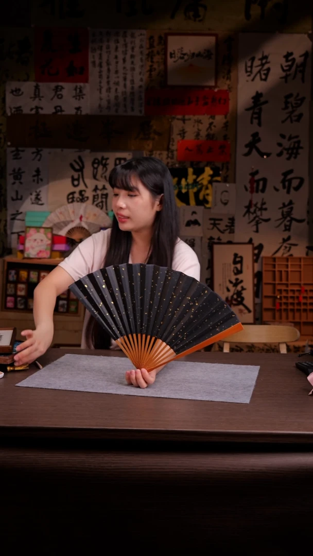 国画韫****?243-9.5寸 手写 扇子 机械