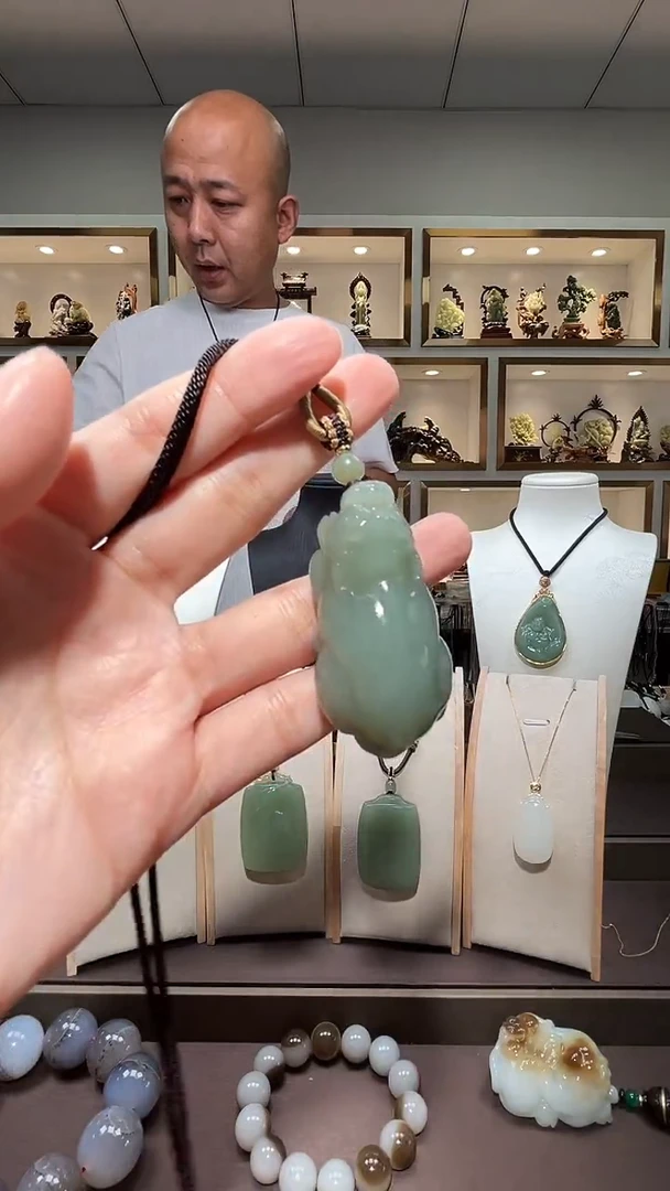 和田玉未镶嵌颈饰苏