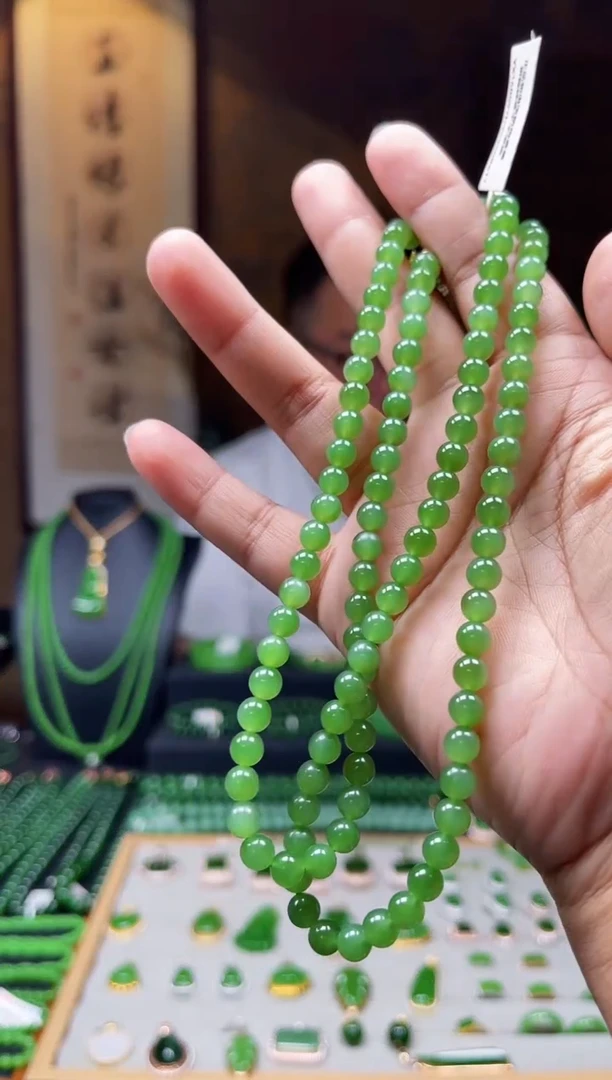 和田玉（碧玉）未镶嵌颈饰±6mm浅阳绿项链多样性发一