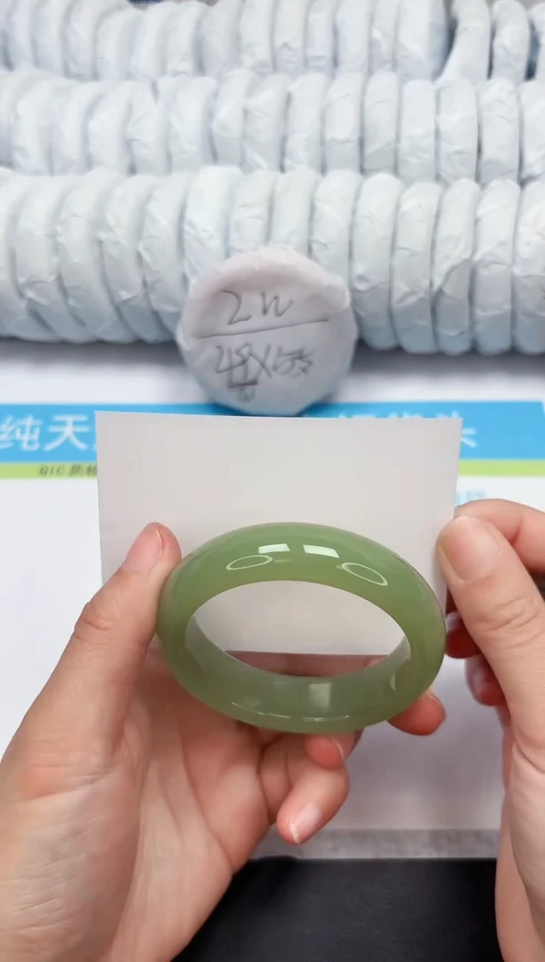 【闪购商品】石英质玉手镯未镶嵌20454.4