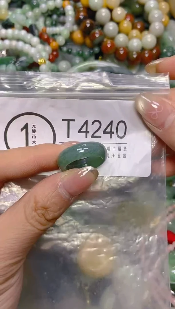 颈饰未镶嵌翡翠17/T/翡翠A货，一件也是批发价