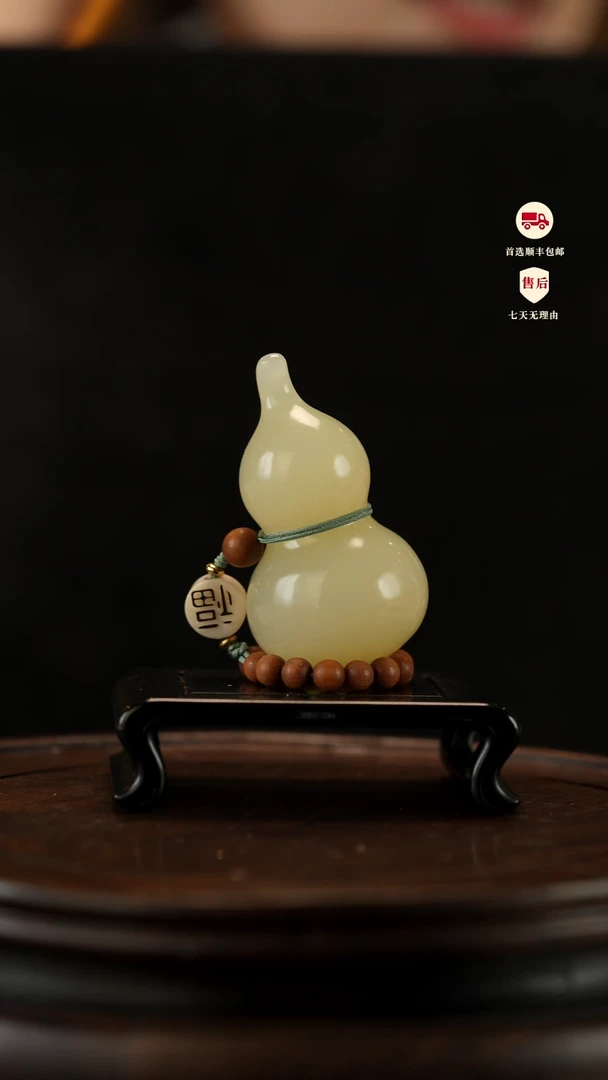 云南石竹叶青雕刻：手捻福禄手把件摆件