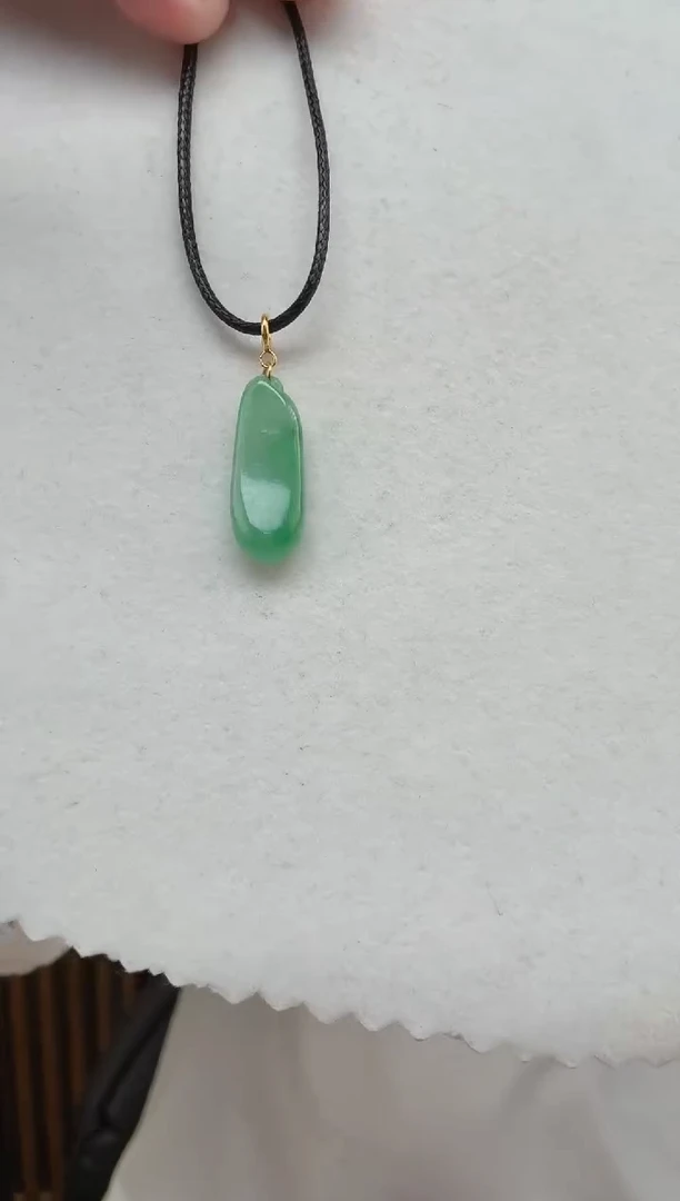 颈饰18K金镶嵌翡翠挂件