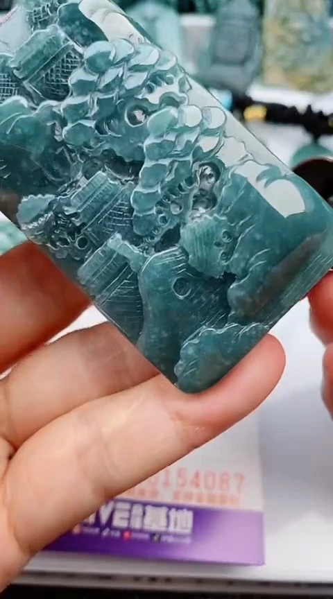 翡翠未镶嵌颈饰