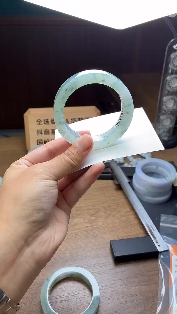 未镶嵌手镯定制翡翠R****炯定制