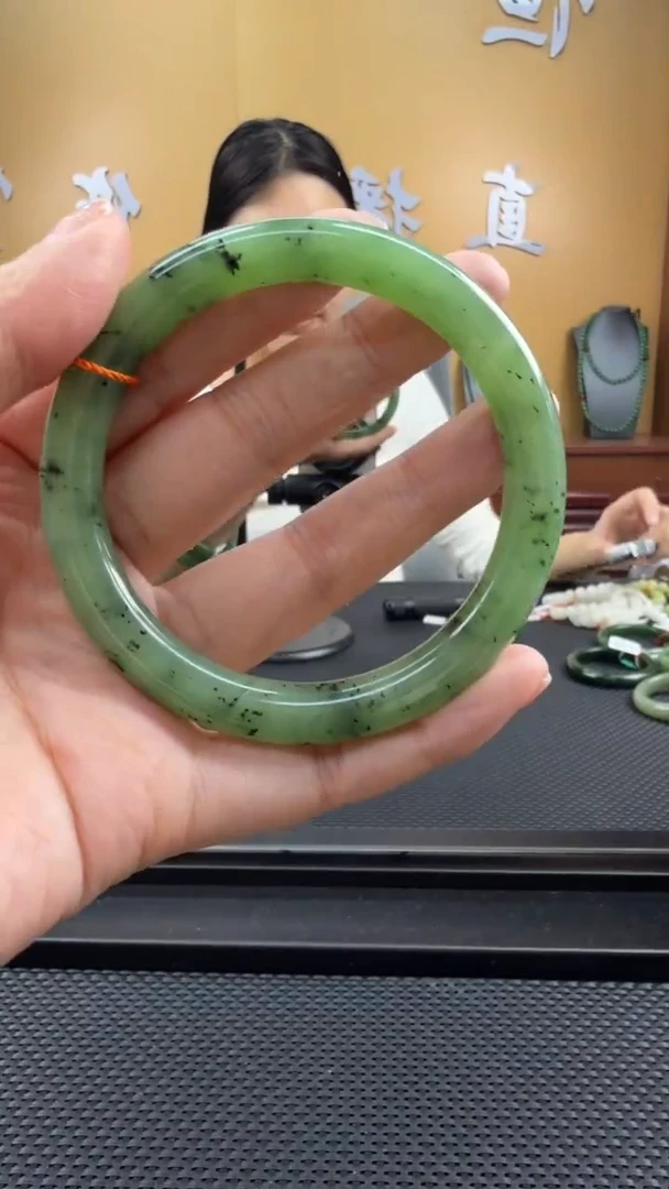 颈饰未镶嵌和田玉手镯60