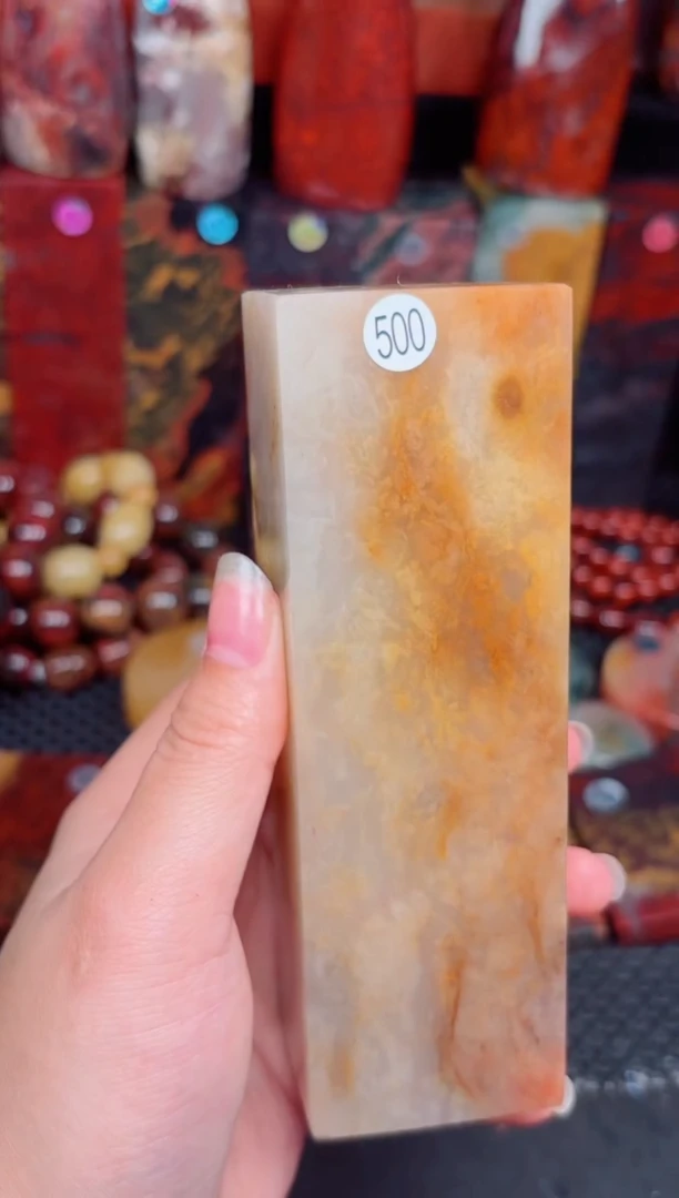 玉桂林鸡血玉印章摆件500