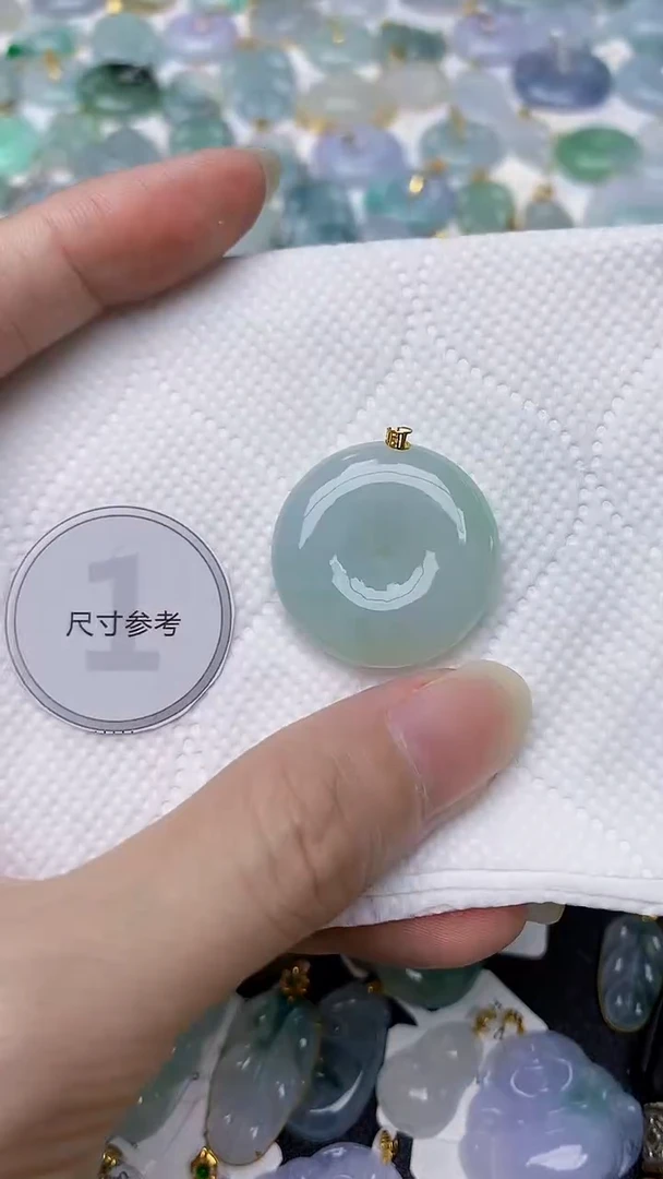 颈饰18K金镶嵌翡翠天然A货翡翠
