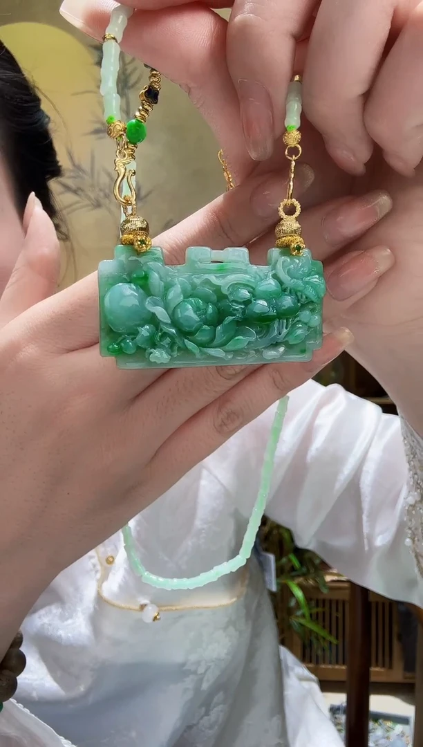 颈饰未镶嵌翡翠吊坠