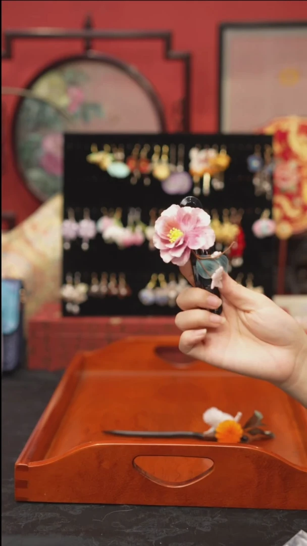 刺绣非遗手工绒花饰品