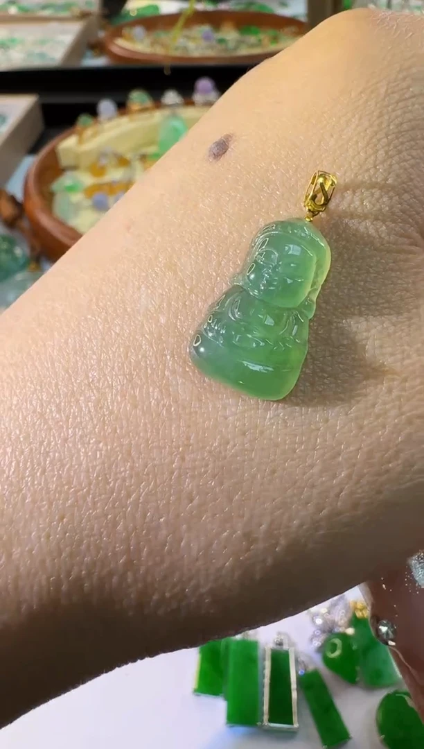 【闪购商品】翡翠颈饰18K金镶嵌缅甸翡翠A货吊坠