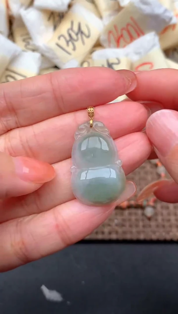 18K金镶嵌挂件翡翠1