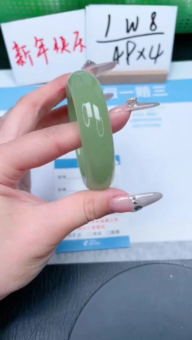 【闪购商品】石英质玉手镯未镶嵌152-54.7