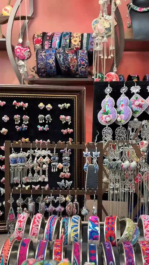 织绣 云织谣民族风精美饰品   89