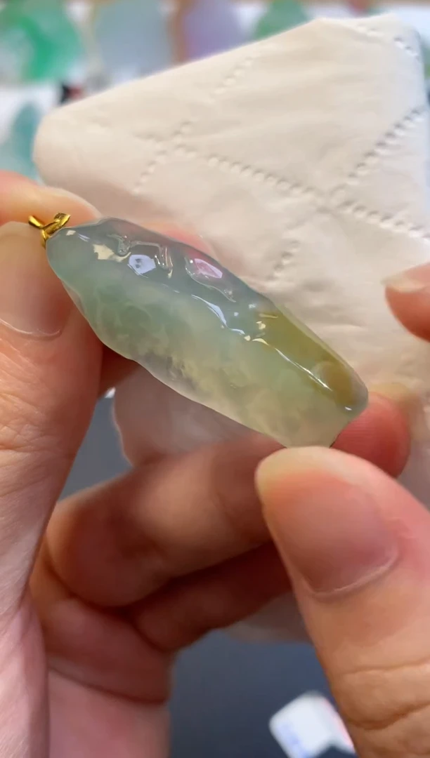 翡翠未镶嵌颈饰