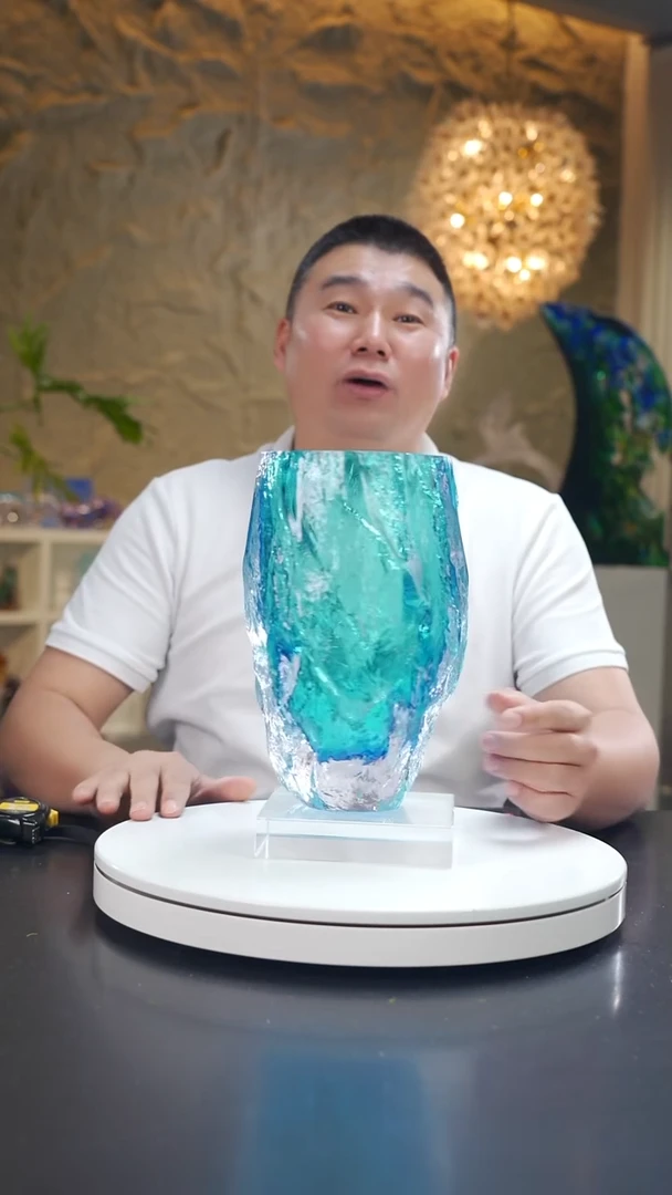 宝石蓝色树干纹花器