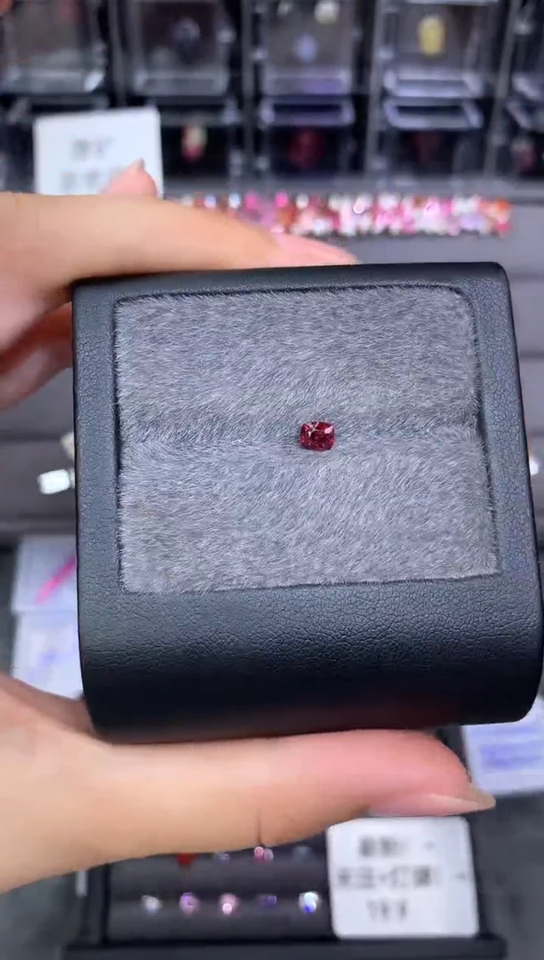 裸石未镶嵌尖晶石豌**罐枕型 蔷薇色调 0.39ct