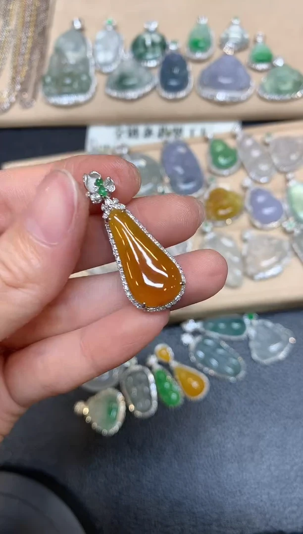 【闪购商品】翡翠颈饰18K金镶嵌【无服务费