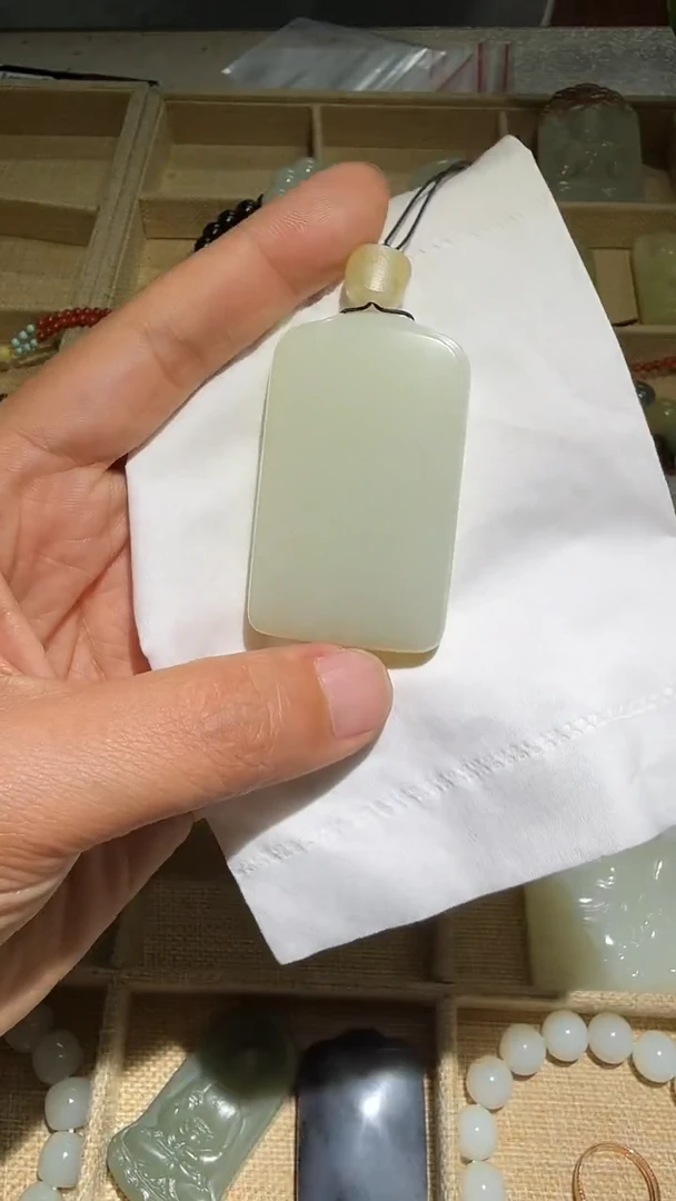 颈饰未镶嵌和田玉天然和田玉新疆带皮白玉无事牌吊坠