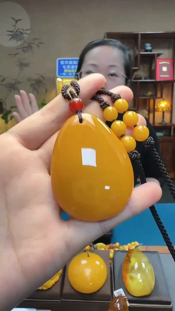 琥珀吊坠(不含链)未镶嵌天然保真蜜蜡水滴套装（送绳子）