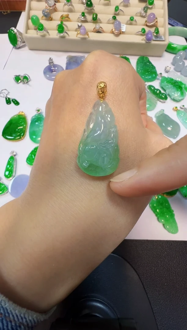 吊坠(不含链)18K金镶嵌翡翠368