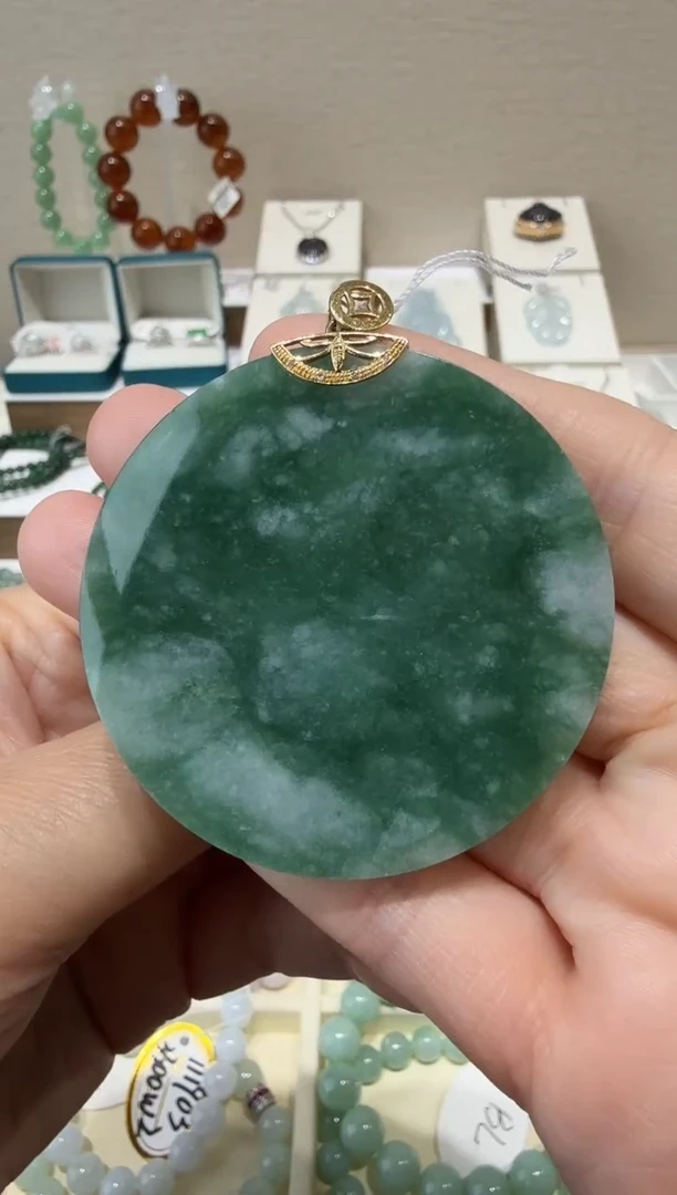 18K金镶嵌挂件翡翠A货翡翠多样性孤品