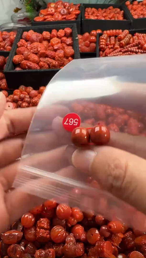 颈饰未镶嵌南红玛瑙1