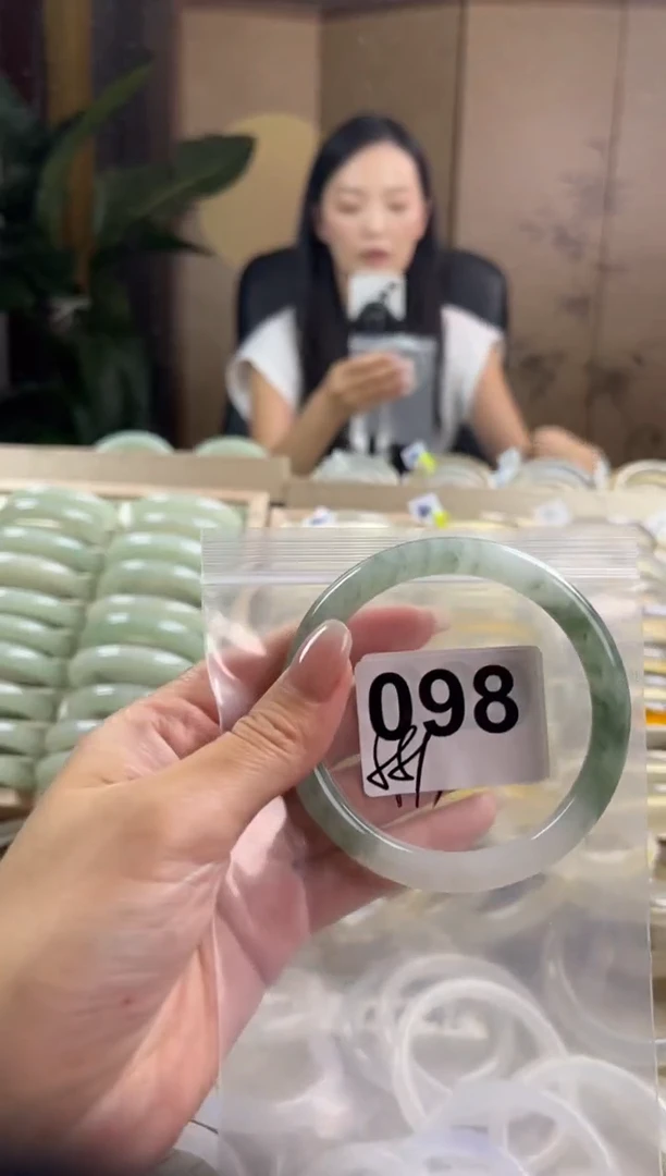 手镯玛瑙/玉髓未镶嵌天山翠默认微抠098