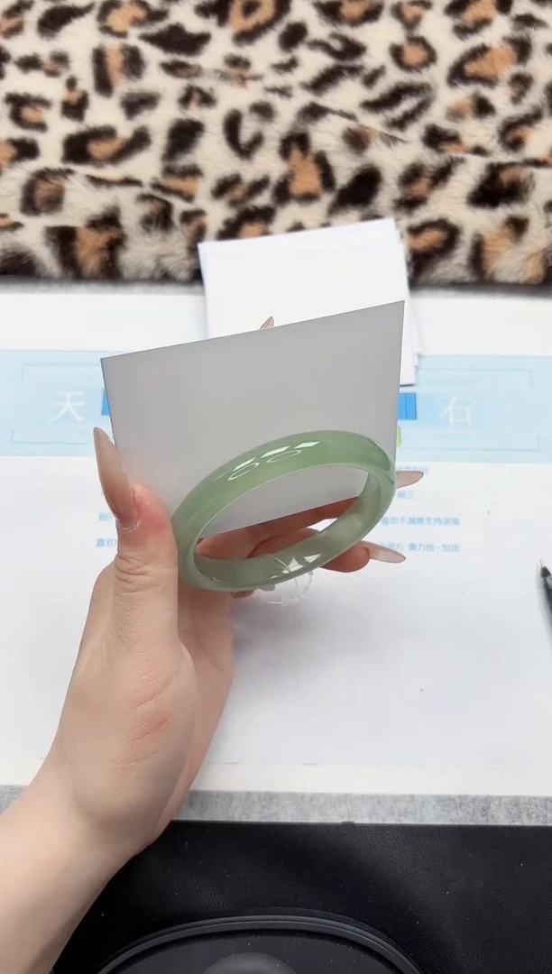 【闪购商品】石英质玉手镯未镶嵌124-54