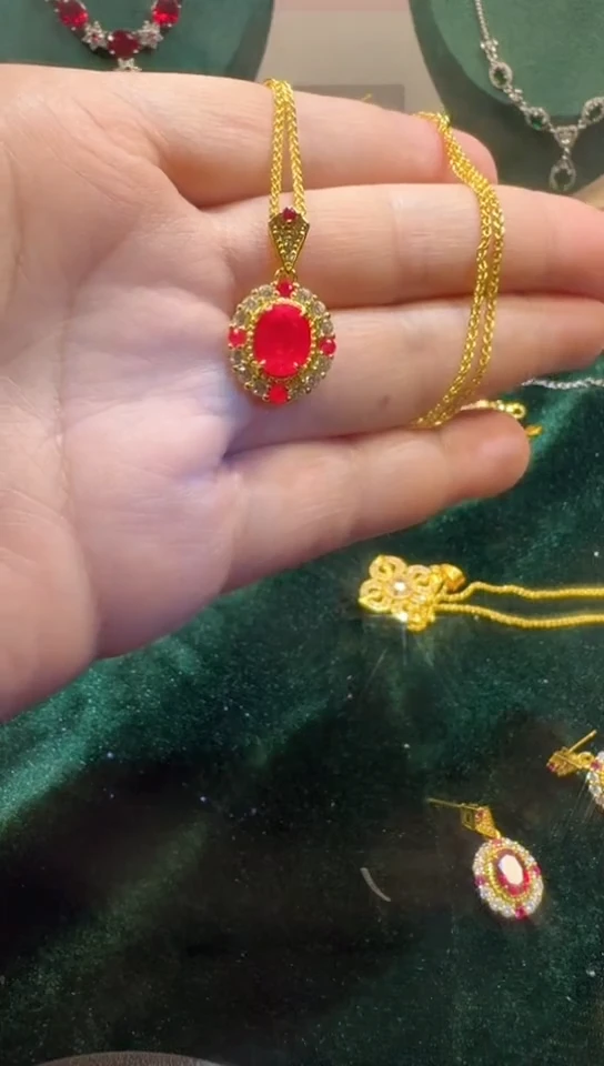 吊坠(赠链)18K金镶嵌钻石1