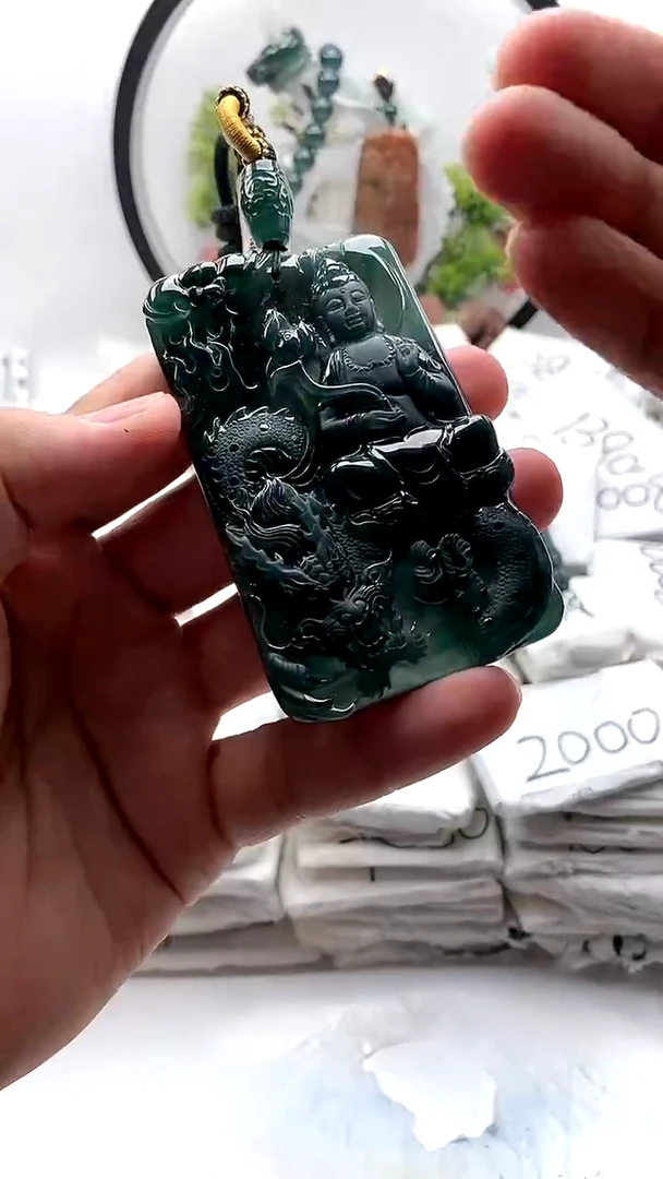 翡翠未镶嵌颈饰大势至