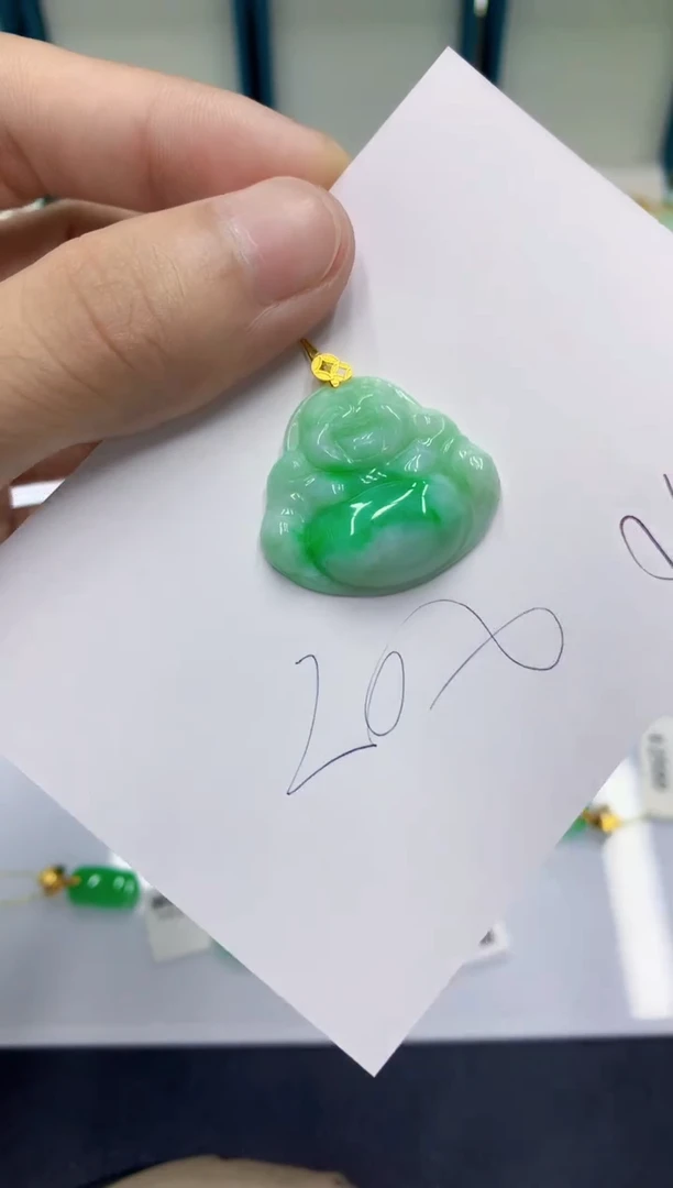 颈饰18K金镶嵌翡翠1