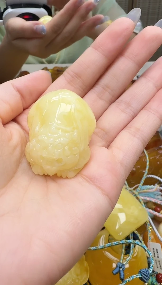 裸石琥珀未镶嵌如图