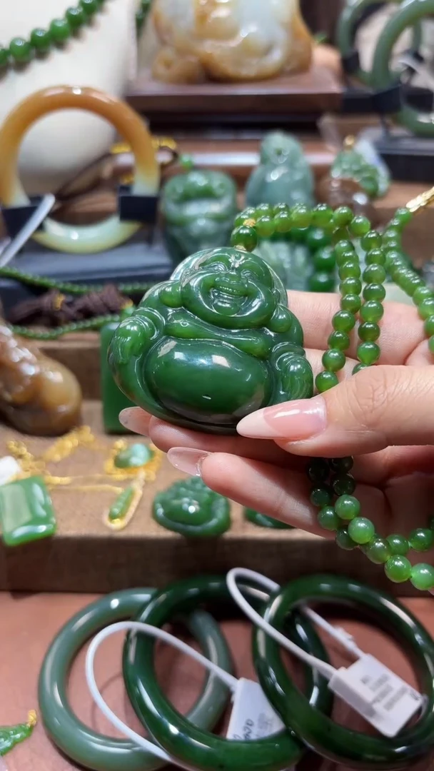 颈饰未镶嵌和田玉（碧玉）1