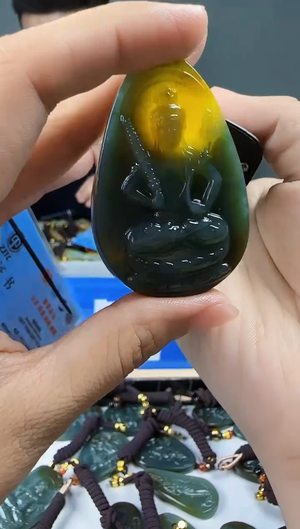 和田玉未镶嵌颈饰1