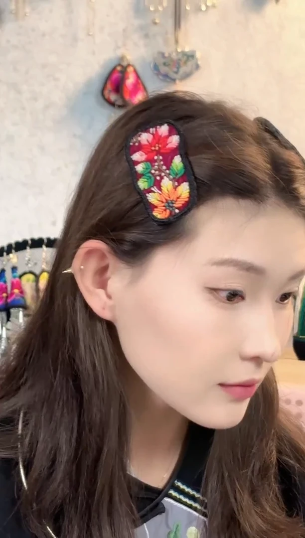 织绣彩云南阁非遗老绣饰品130