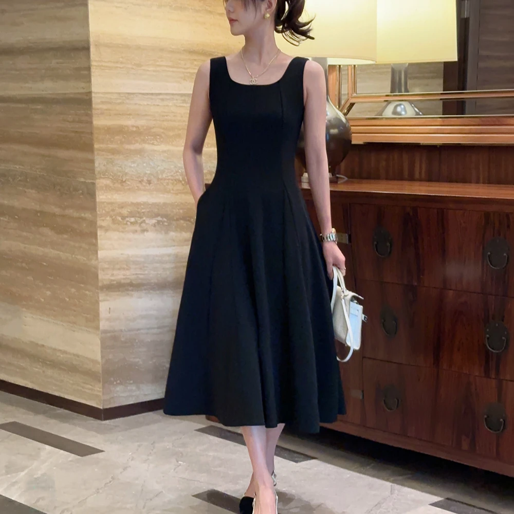 小黑裙赫本风吊带裙子2025夏季女装气质方领小个子无袖黑色连衣裙