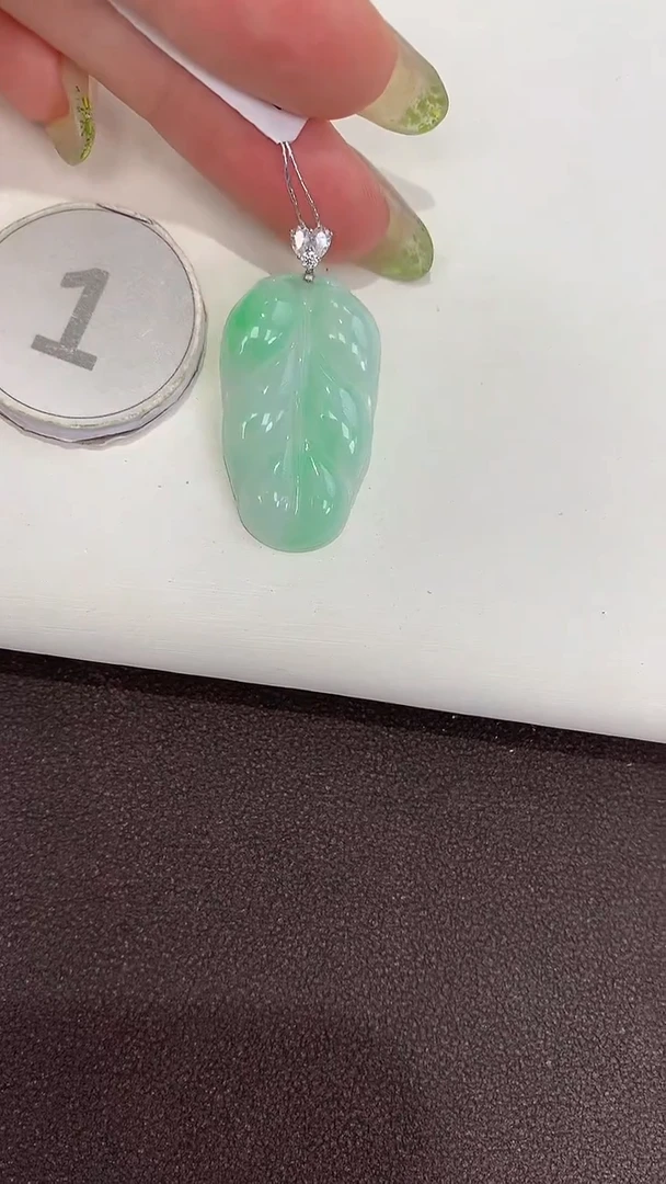 颈饰18K金镶嵌翡翠天然缅甸a货翡翠