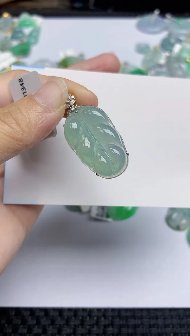 翡翠18K金镶嵌颈饰天然A货翡翠