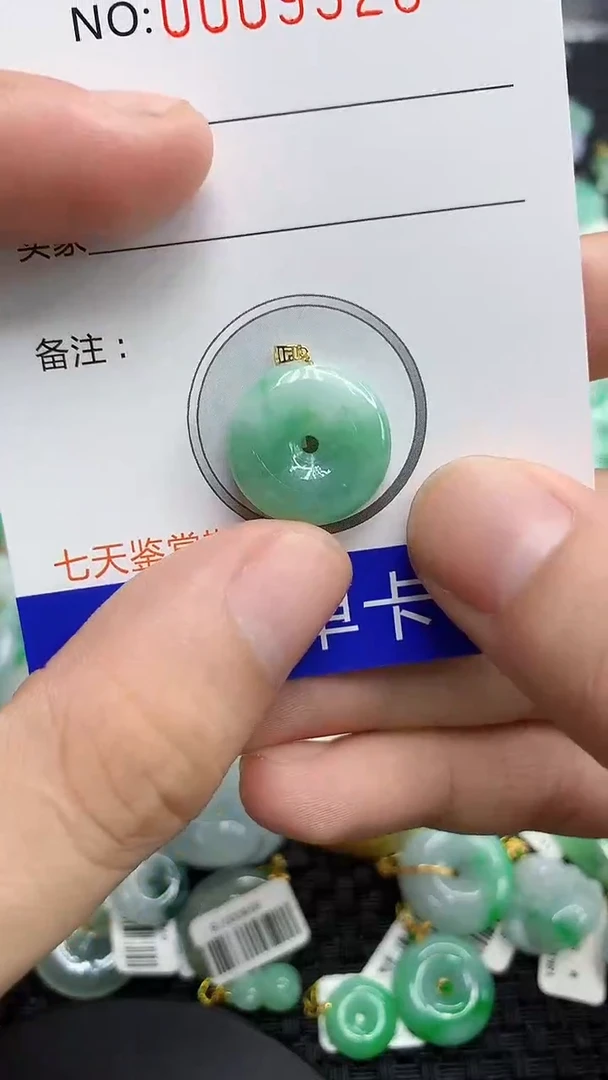 翡翠18K金镶嵌颈饰11111111111